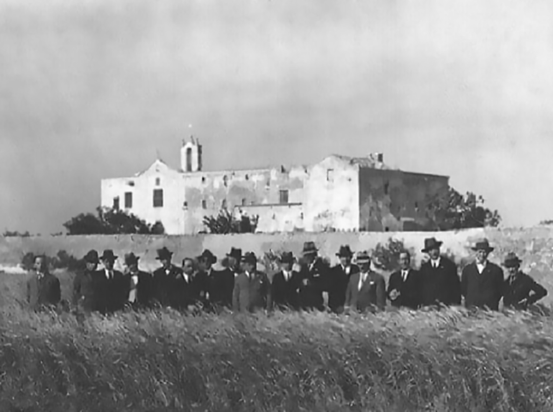 Foto-storica-del-Convento-dei-Cappuccini-di-Mesagne-agli-inizi-del-XX-secolo